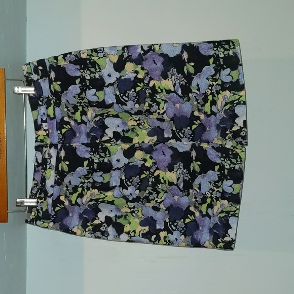 LOFT brand floral pencil mini skirt - Picture 4 of 7